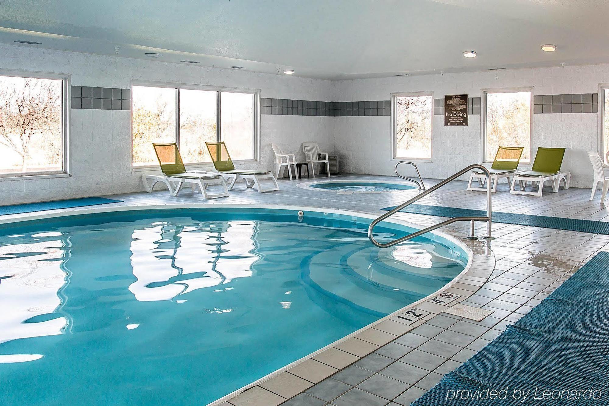 Bluffton Inn & Suites Exterior photo